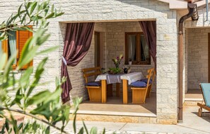 Outdoor dining - Awesome home in Barban (Barban)