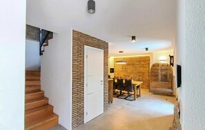 Interior - Amazing home in Lanisce (Lanisce)