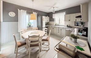 Fridge, microwave, oven, stovetop - Amazing home in Brest pod Uckom (Brest pod Uckom)