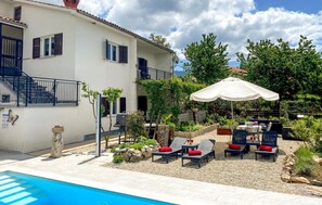 Outdoor dining - Amazing home in Brest pod Uckom (Brest pod Uckom)
