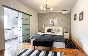 3 bedrooms, iron/ironing board, travel cot, free WiFi - Amazing home in Brest pod Uckom (Brest pod Uckom)