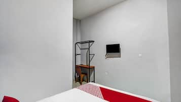 1 bedroom, desk, free WiFi, bed sheets