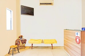 Lobby - Cozy Double Escape W/ Free WiFi and Parking (Medan)