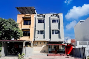 Exterior - Luxury Deluxe DBL Retreat W/ Free WiFi and Parking (Medan)