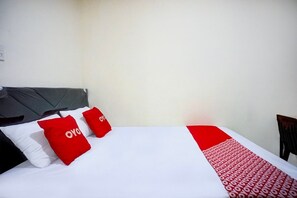 Bedroom - Cozy Double Escape W/ Free WiFi and Parking (Medan)