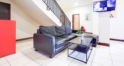 Luxury Deluxe DBL Retreat W/ Free WiFi and Parking