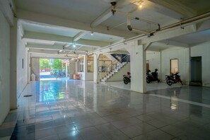 Holiday Home Facilities and Services - Cozy Double Escape W/ Free WiFi and Parking (Makassar)