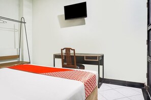 Bedroom - Cozy Double Escape W/ Free WiFi and Parking (Makassar)