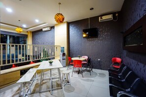 Dining - Luxury Deluxe DBL Escape W/ Free WiFi and Parking (Manado)