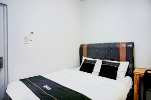 Bedroom - Cozy Double Escape W/ Free WiFi and Parking (Medan)