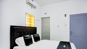 Unclassified image, 4 of 25, button - Cozy Double Escape W/ Free WiFi and Parking (Medan)