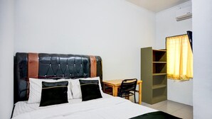 Unclassified image, 5 of 25, button - Cozy Double Escape W/ Free WiFi and Parking (Medan)