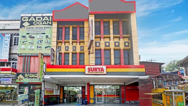 Unclassified image, 1 of 25, button - Cozy Double Escape W/ Free WiFi and Parking (Medan)