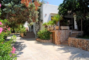 Property grounds - YourHouse Estrelitzia (Felanitx)