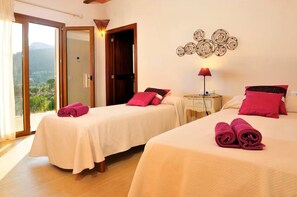 Bügeleisen/Bügelbrett, Reisekinderbett, kostenloses WLAN, Bettwäsche