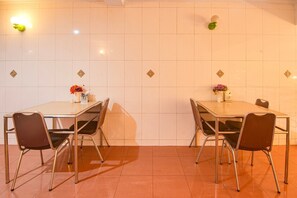 Floor plan - Cozy Double Escape W/ Free WiFi and Parking (Makassar)