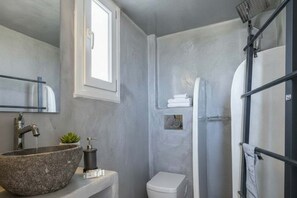 Shower, hair dryer, towels - Apartment near Dinan Center (Megalochori)