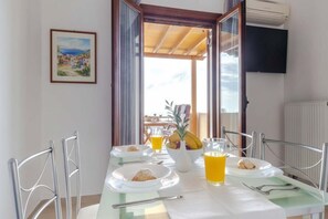 Dining - Apartment near Dinan Center (Megalochori)