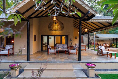 ELIVAAS Lush Villa 6BHK Pet-Friendly