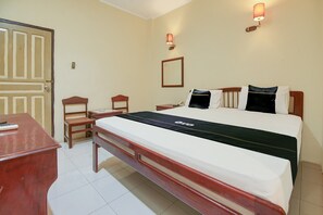 Bedroom - Luxury Deluxe DBL Retreat W/ Free WiFi and Parking (Makassar)