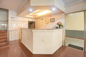 Entrance / Reception - Luxury Deluxe DBL Retreat W/ Free WiFi and Parking (Makassar)