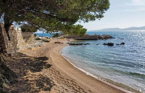 Beach nearby - Awesome home in Marusici (Marusici)