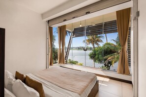 Deluxe Villa - Alaya Stays Glass River 4 BHK Villa (Aluva)