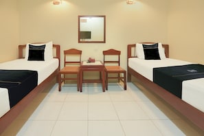 Bedroom - Luxury Twin Stay with Free WiFi and Parking (Makassar)