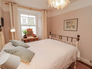 Room - THE SECRET GARDEN, pet friendly, country holiday cottage in Narberth (Narberth)