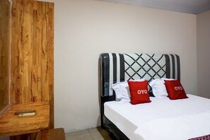 Unclassified image, 5 of 13, button - Cozy Double Escape W/ Free WiFi and Parking (Medan)