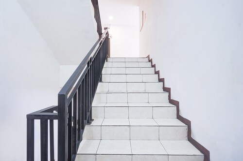 Luxury Twin Stay with Free WiFi and Parking