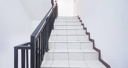 Luxury Twin Stay with Free WiFi and Parking