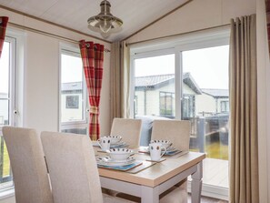 Dining - 8 SUMMERLEAZE, pet friendly, country holiday cottage in Bude (Bude)