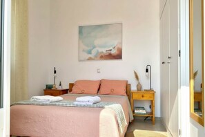 Iron/ironing board, Internet, bed sheets - Blue Marsis Apt Paros Escape (Paros)