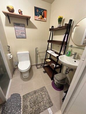 Hair dryer, towels, soap, toilet paper - 
Avida Abreeza Studio l 3Pax Near Abreeza Mall I Airport Trans Available (Davao City)