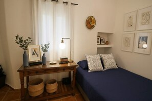 Iron/ironing board, Internet, bed sheets - Lefkes Home with Village Views (Lefkes)
