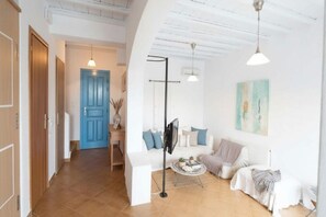 Iron/ironing board, Internet, bed sheets - 3-Bed Home in Ano Mera (ano mera)
