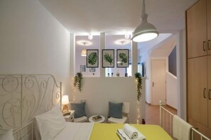 Iron/ironing board, Internet, bed sheets - 3-Bed Home in Ano Mera (ano mera)