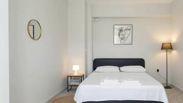 Iron/ironing board, Internet, bed sheets