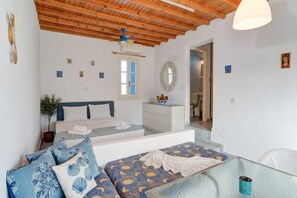 Travel cot, Internet, bed sheets - Ornos Home with Sea View (ornos)