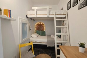 Bed sheets - Mykonos Town Home for Two (Mikonos Chora)