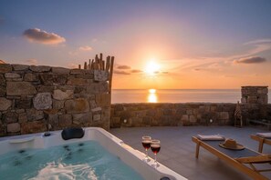 Outdoor spa tub - Suite with Jacuzzi & Sea View (Mikonos)