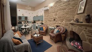 Smart TV, fireplace - Traditional Stone House in Malonas (Malonas)