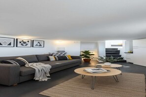 Living area - Dionysos Wine Stay, Mountain Views (Emporeio)