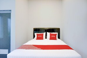Room - Stylish DBL Suite Escape W/ Free WiFi and Parking (Medan)