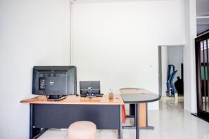 Interior - Cozy Single Stay with Free WiFi and Parking (Medan)