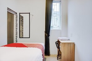 Room - Cozy Single Stay with Free WiFi and Parking (Medan)