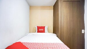 Free WiFi, bed sheets - Cozy Single Stay with Free WiFi and Parking (Medan)