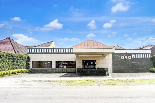 Luxury Twin Stay with Free WiFi and Parking