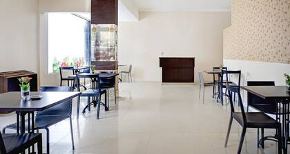 Luxury Twin Comfort Stay W/ Free Parking and Pool